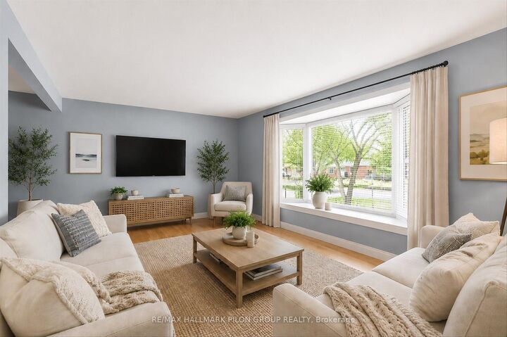 Property Photo: 962 Weston Drive ON K1G 1X2