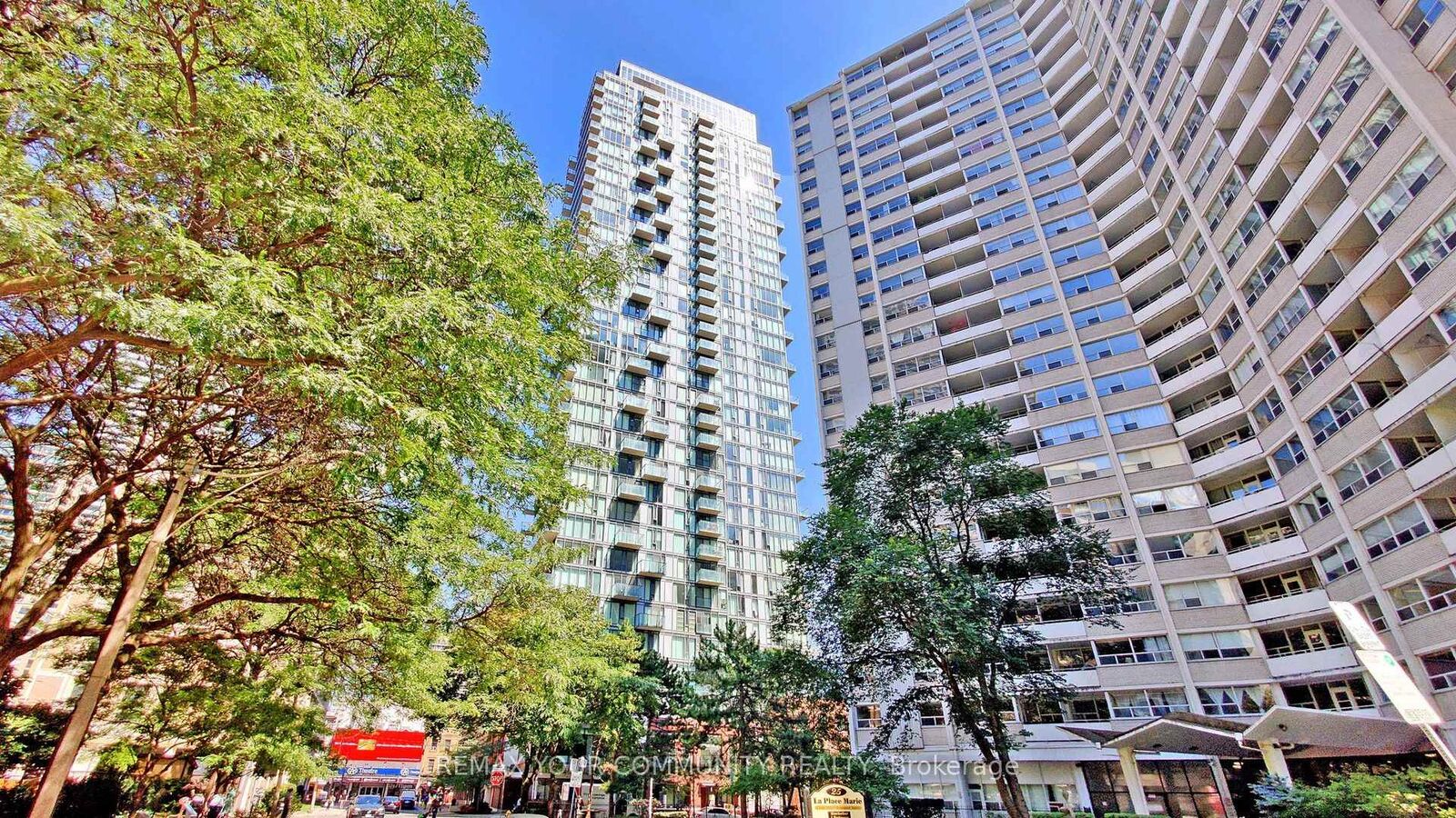 Property Photo: 75 St Nicholas Street 3304 ON M5Y 0A5