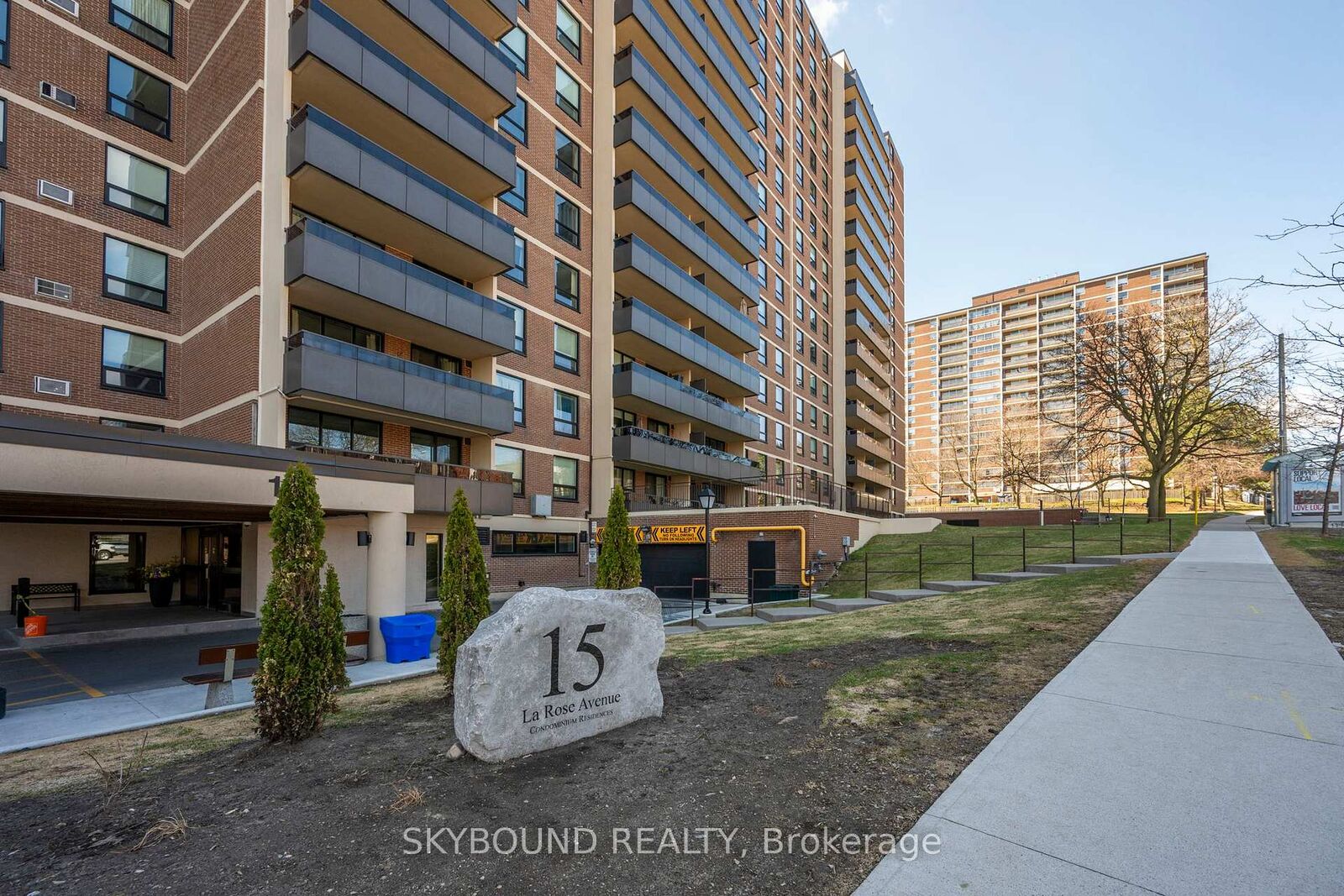 Property Photo: 15 La Rose Avenue 1510 ON M9P 1A7