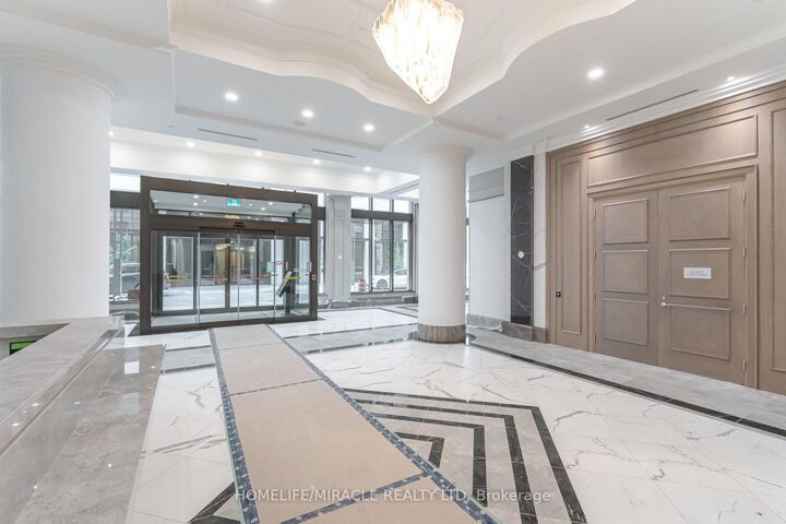 Property Photo:  30 Elm Drive W 1609  ON L5B 0N6 