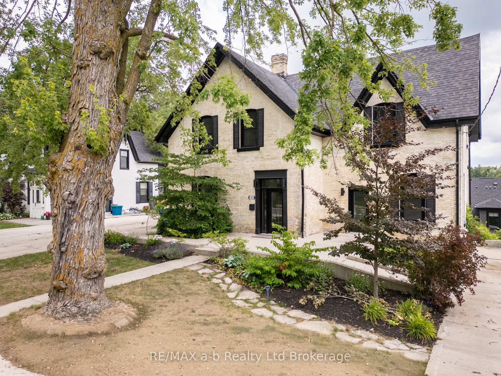 Property Photo:  66 Daly Avenue 5  ON N5A 1B8 