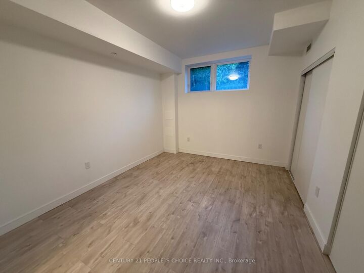 Photo de la propriété:  180 Clonmore Drive S 8 Blk F  ON M1N 1Y1 