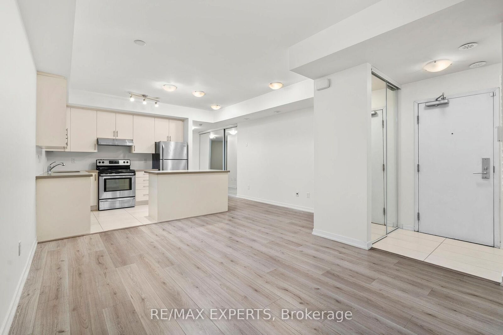Property Photo: 26 Bruce Street A04 ON L4L 0H4
