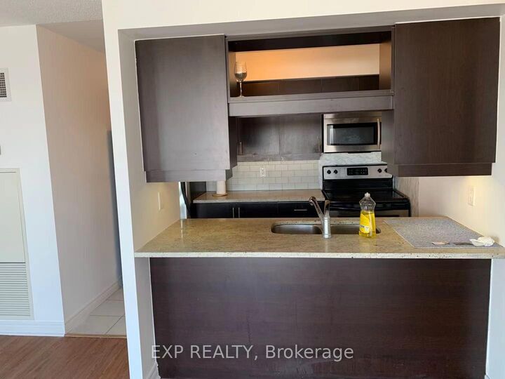 Property Photo:  70 Town Centre Court 1402  ON M1P 0B2 