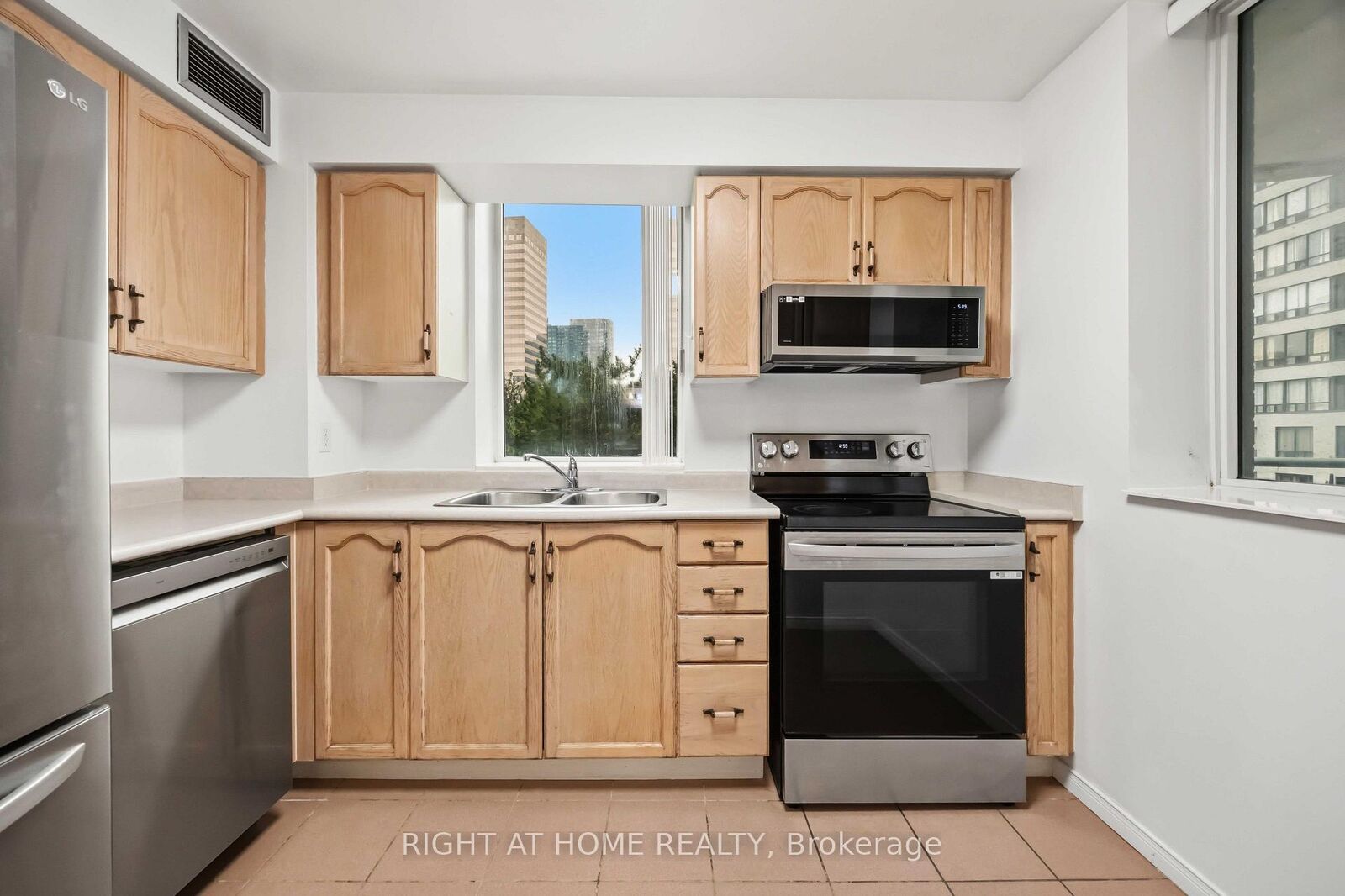 Property Photo: 8 Pemberton Avenue 408 ON M2M 4K8