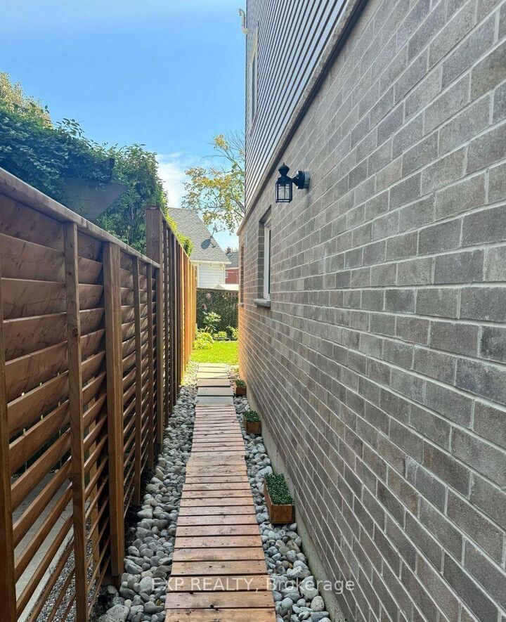 Property Photo:  37 Riverside Drive Ground  ON L3C 5C9 
