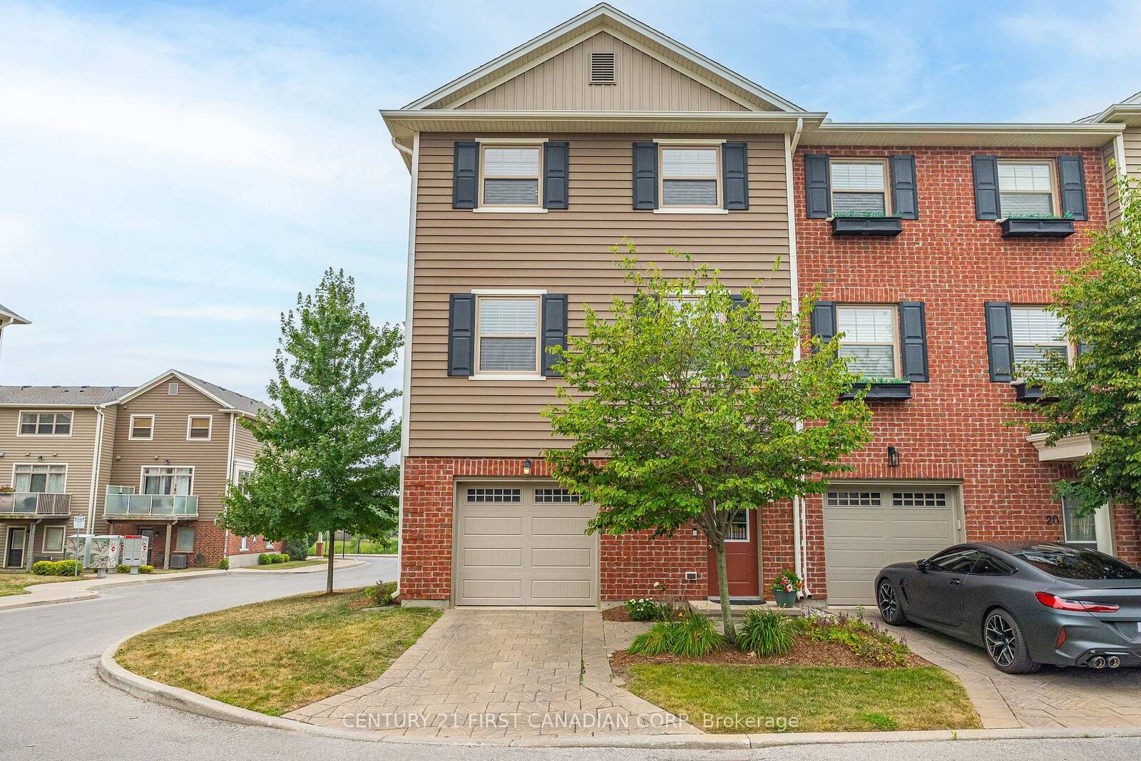 Property Photo: 3025 Singleton Avenue 18 ON N6L 0B8