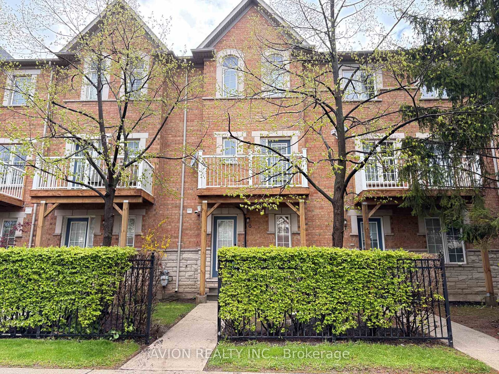 Photo de la propriété: 601 Shreline Drive 6 ON L5B 4K6