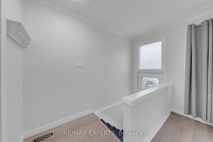Property Photo:  79 Louisa Street Upper  ON L7E 3G6 
