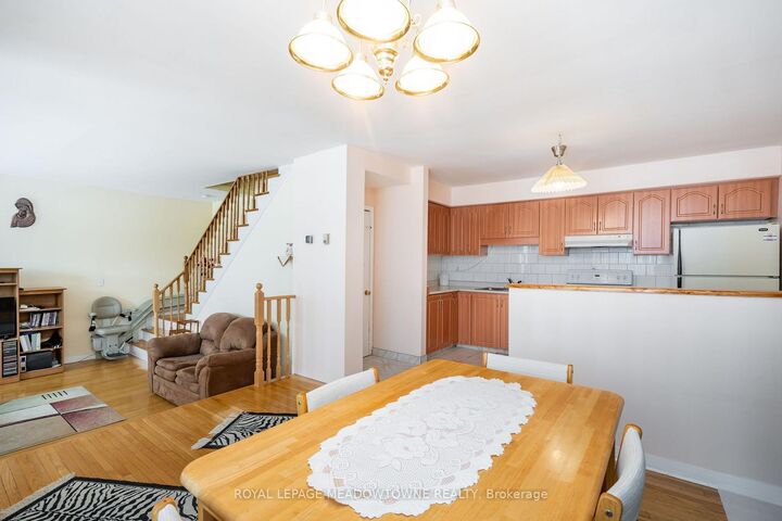 Property Photo:  61 Ardglen Drive 19  ON L6W 1V1 