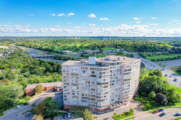 7 Gale Crescent 1207 — photo 1