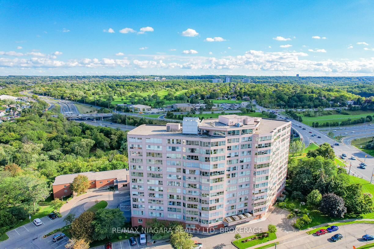 Property Photo: 7 Gale Crescent 1207 ON L2R 7M8