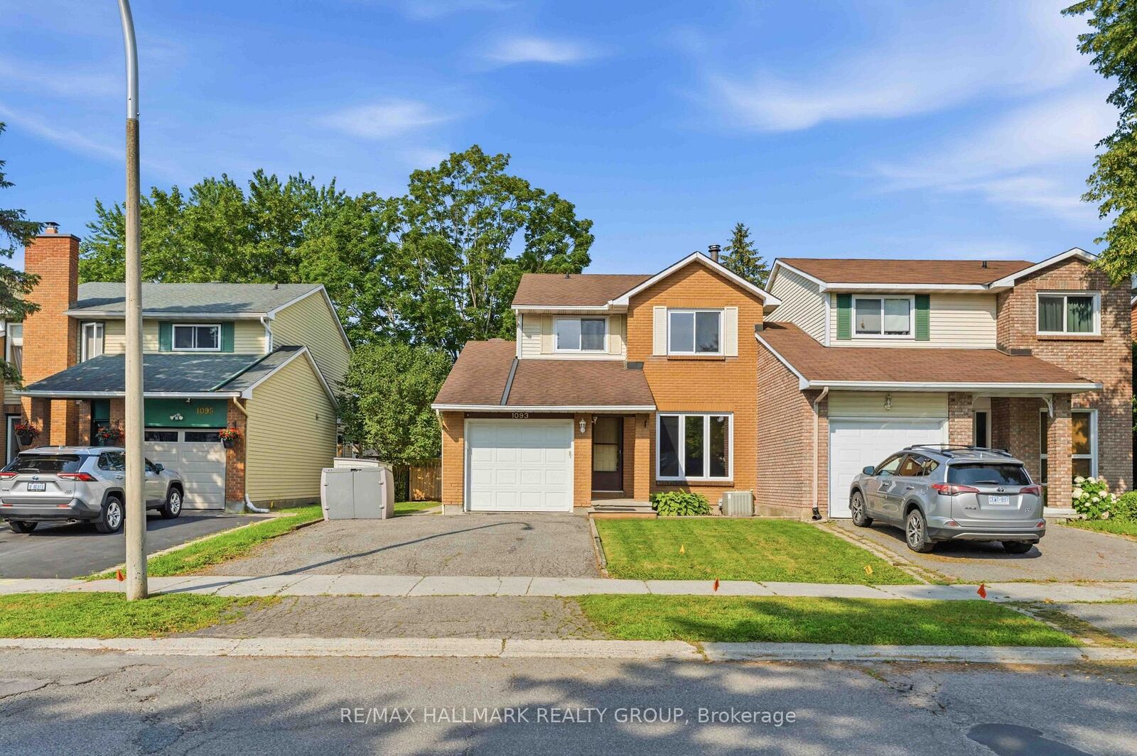 Property Photo: 1093 St-Emmanuel Terrace ON K1C 2J6