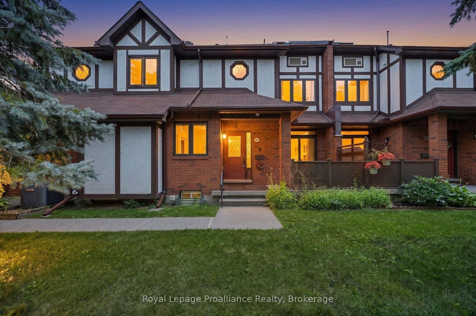 Property Photo:  245 Elgin Street W 201  ON K9A 5M1 
