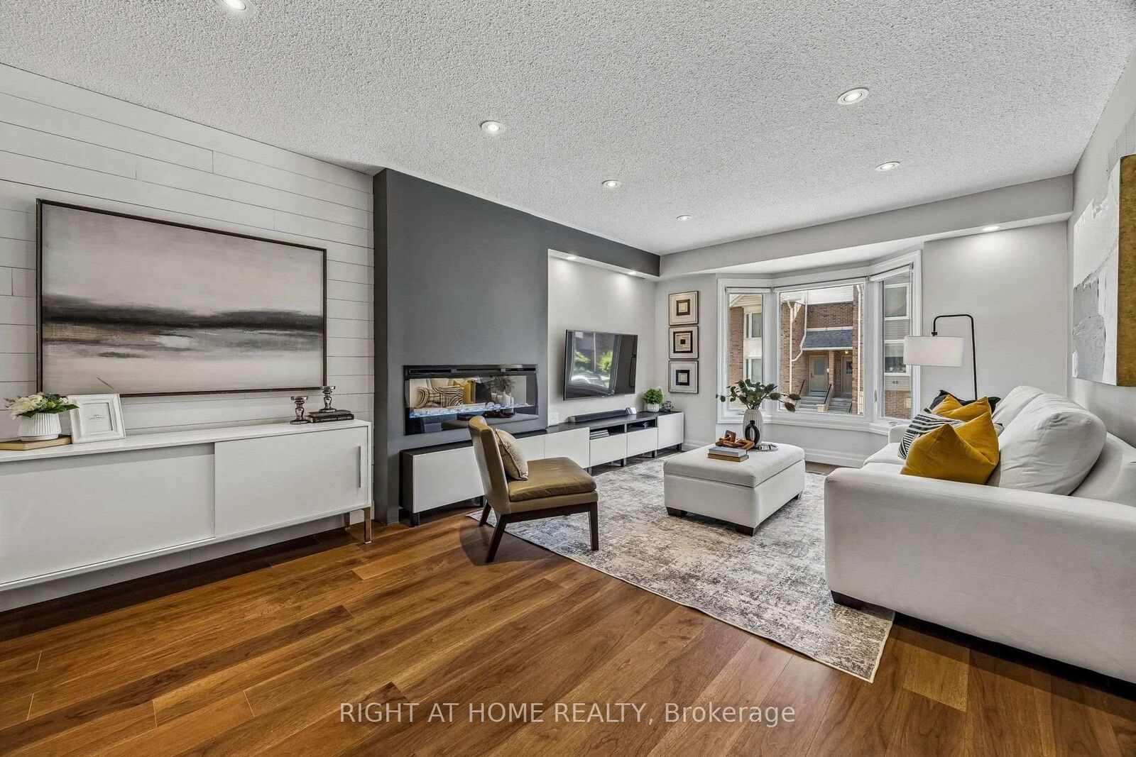 Property Photo:  44 Protea Gardens  ON M2K 2W6 