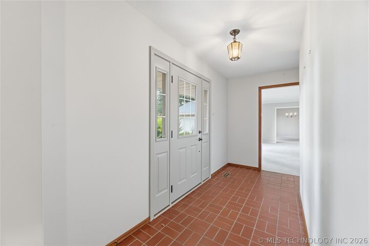 Property Photo:  820 W Davis Drive  OK 74048 