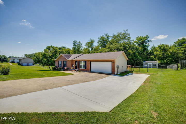 Property Photo: 221 Lindas Way TN 37620