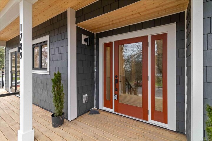 Property Photo: 1789 Emerson St #4 BC V8R 2C2