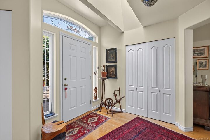 Property Photo: 6089 Chippewa Rd BC V9L 5P5