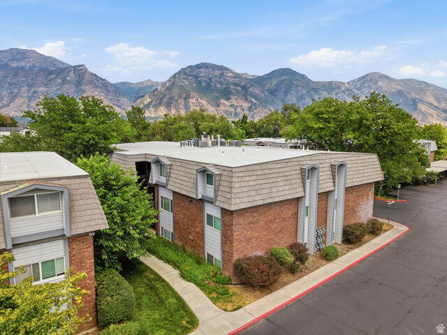 Property Photo: 1700 N Hickory Ln UT 84604
