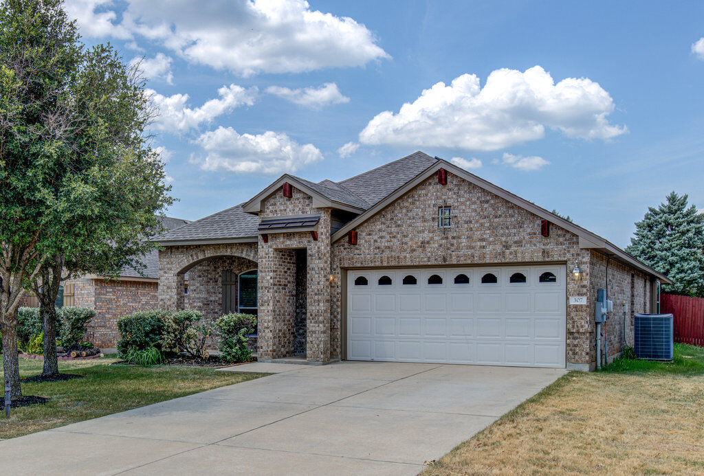 Property Photo:  307 Riverine Way  TX 78613 