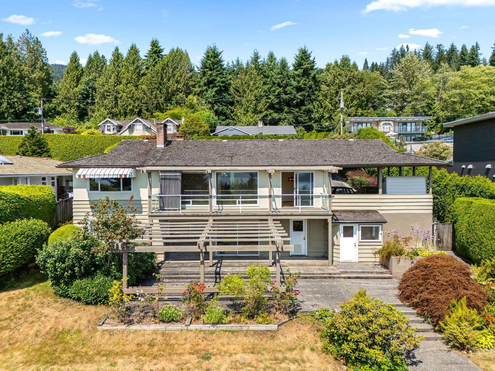 Property Photo: 1850 Rosebery Avenue BC V7V 2Z6