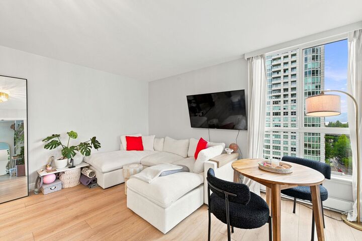 Property Photo: 1500 Howe Street 1502 BC V6Z 2N1