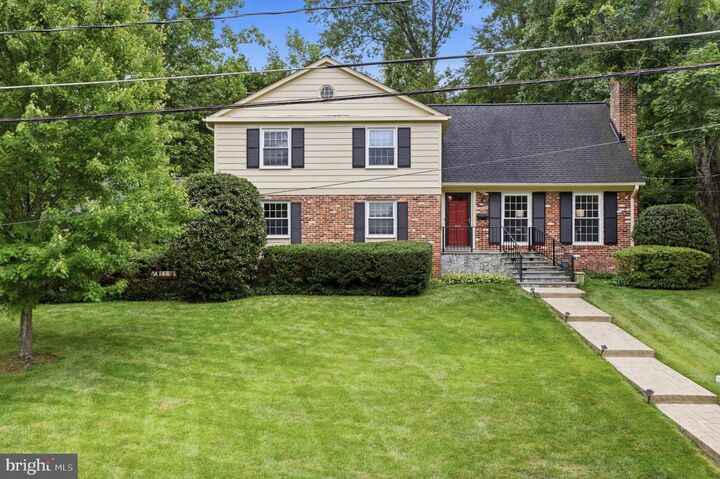 Property Photo:  6527 Bay Tree Court  VA 22041 