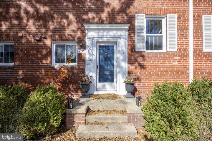 Property Photo: 1635 Ripon Place VA 22302