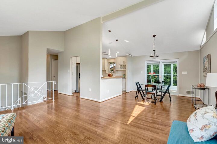 Property Photo: 8622 Kenilworth Drive VA 22151