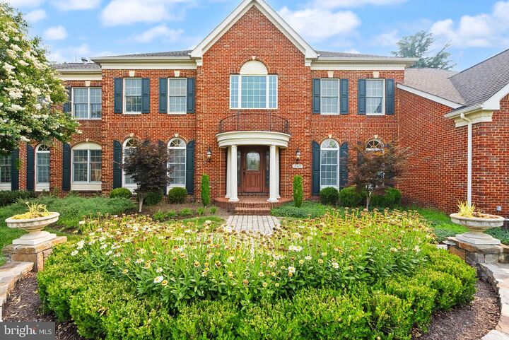 Property Photo: 19879 Mellon Circle VA 20147