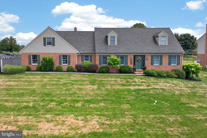 Property Photo: 695 Sue Drive PA 17543