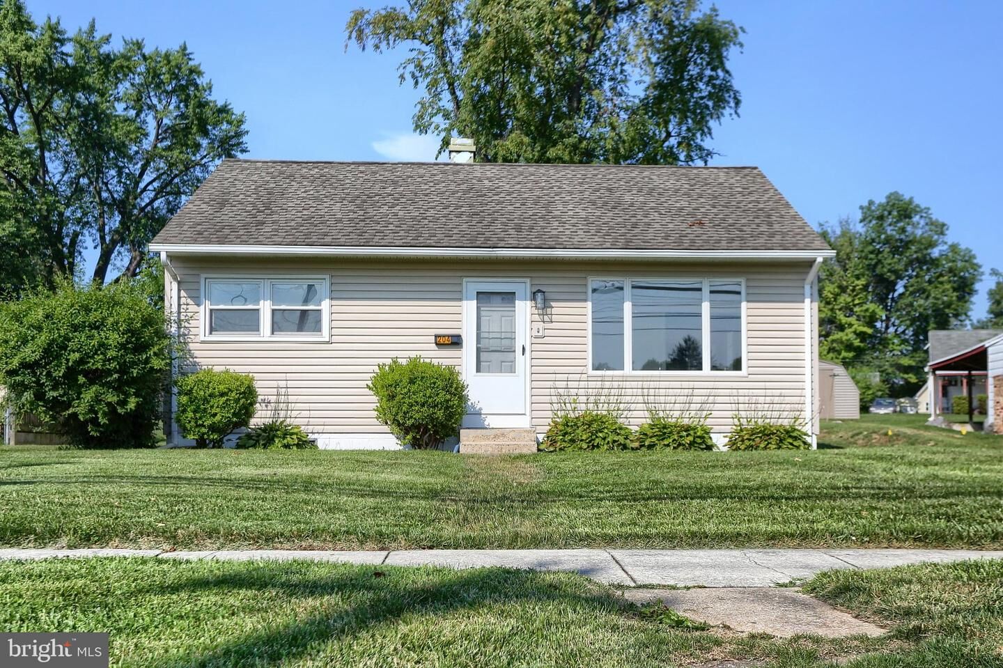 Property Photo: 204 S Locust Street PA 17011