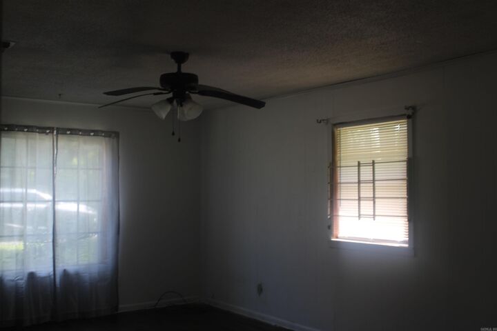 Property Photo: 4406 W 16th Avenue AR 71603
