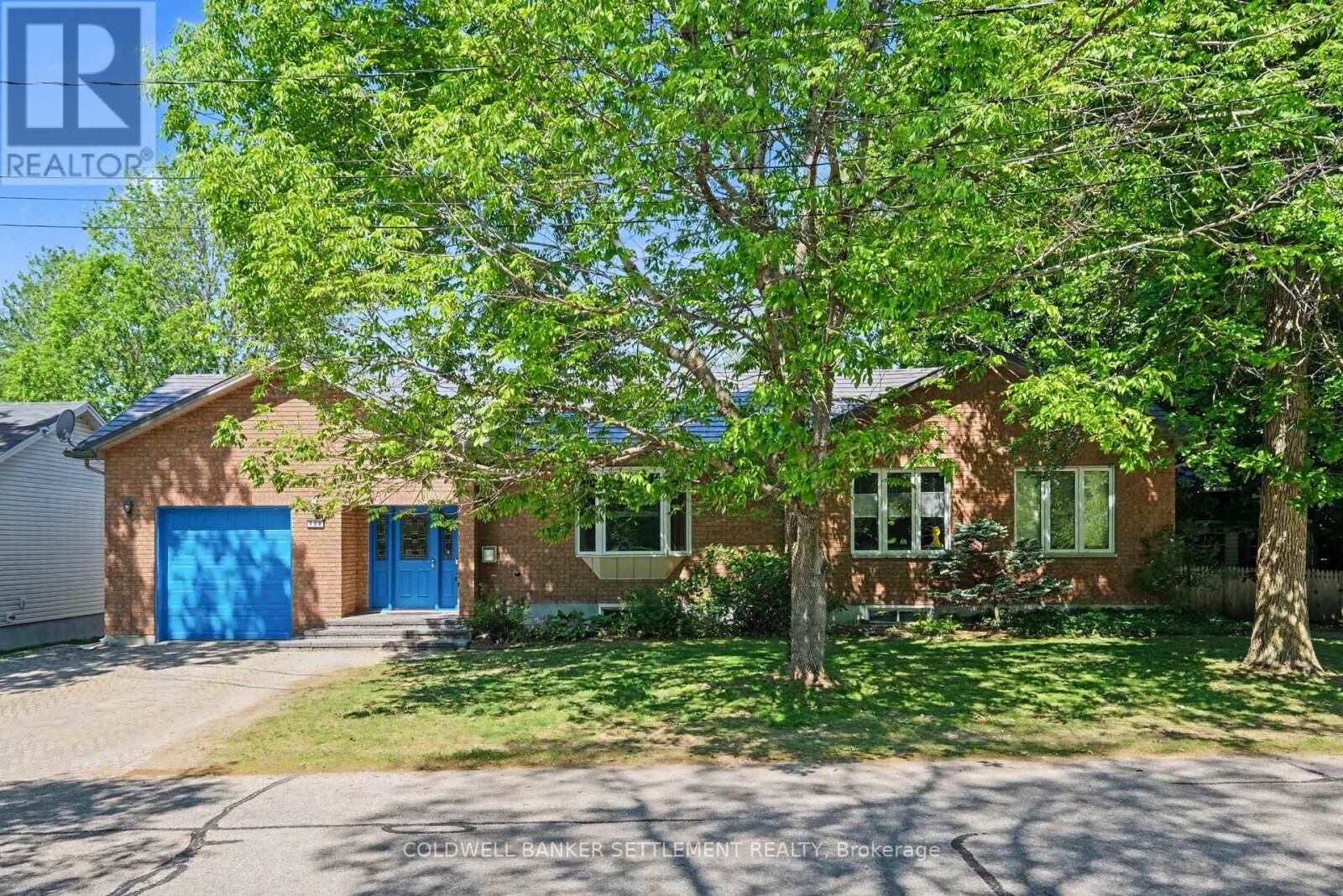 Property Photo:  136 Charlotte Street East  ON K0G 1N0 