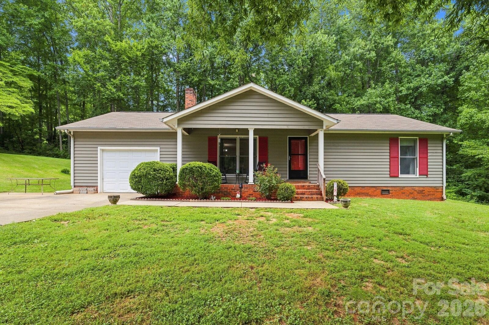 Property Photo:  213 Hamilton Road  NC 28166 