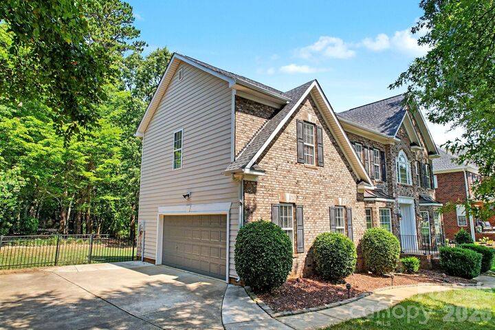 Property Photo: 6204 Pumpernickel Lane NC 28110