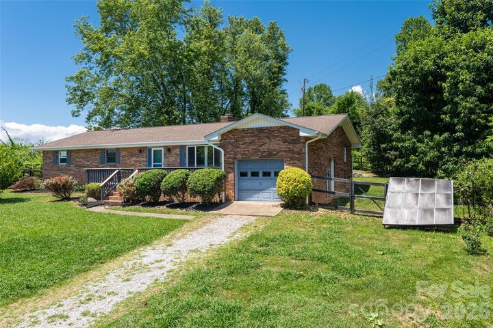 Property Photo: 187 Sheehan Road NC 28732