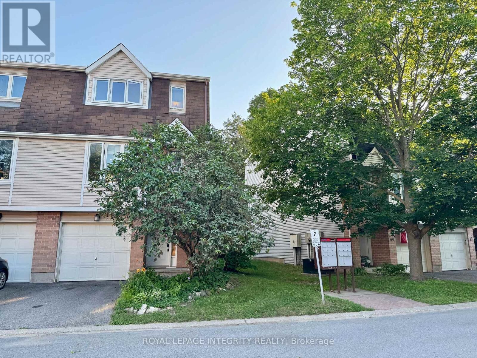 Property Photo: 46 Lightfoot Place ON K2L 3M2