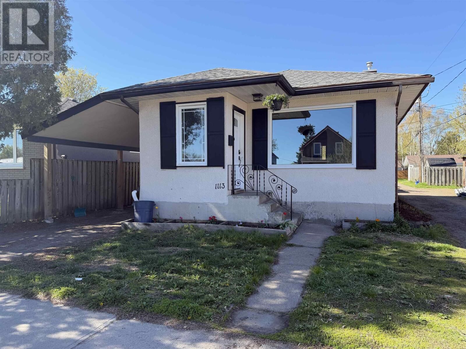 Property Photo: 1113 Walsh St ON P7E 4V2