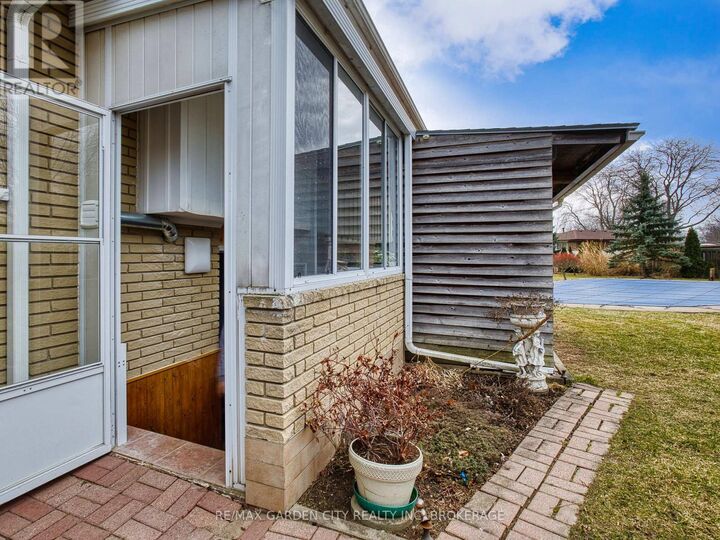 Property Photo: 38 Cypress Street Lower ON L2N 4L9