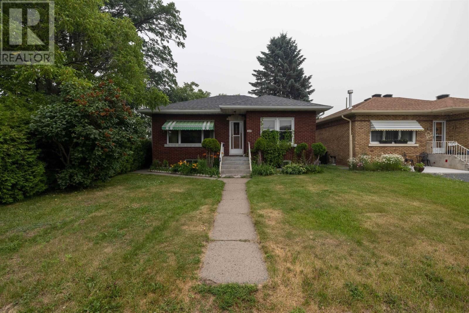 Property Photo: 1537 Sills St ON P7E 5S4