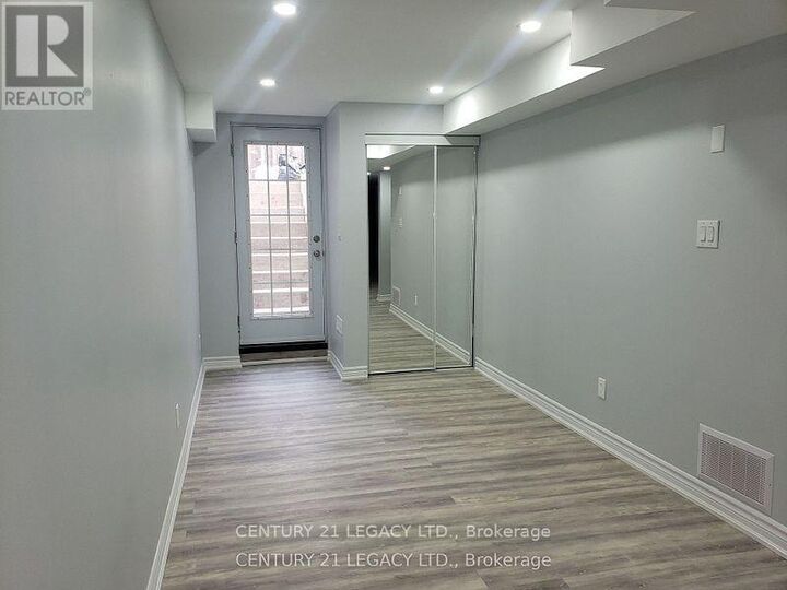 Property Photo: 21 Kilrea Way ON L6X 0P9