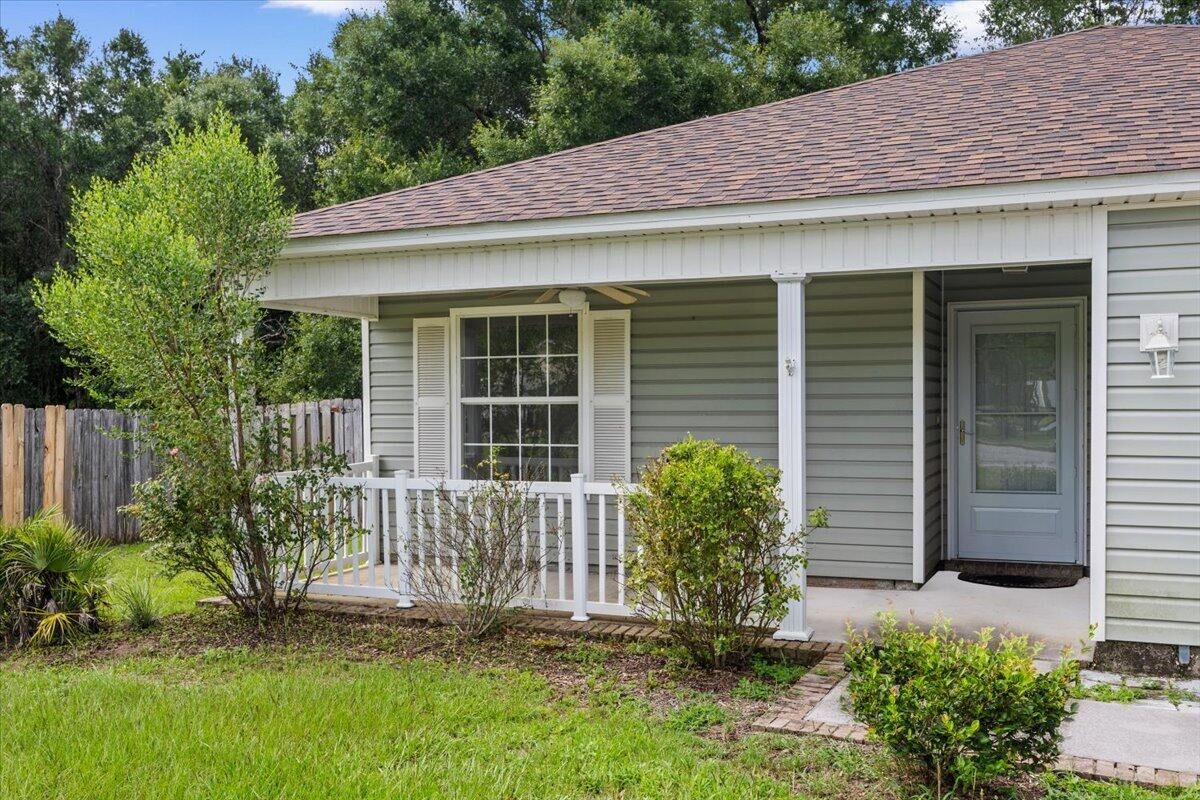 Property Photo: 162 Cabana Way FL 32536