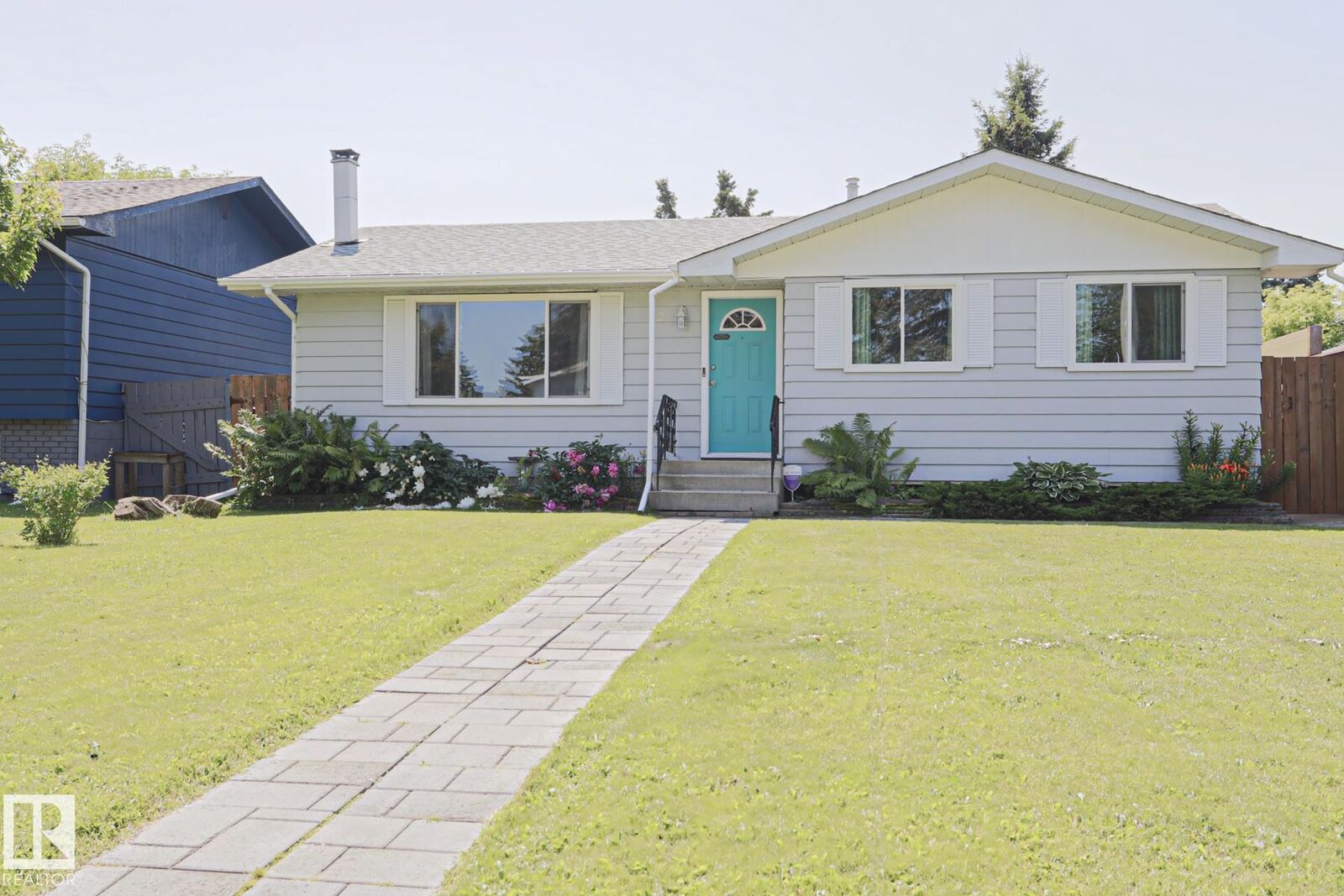 Property Photo: 2 Beechmont Avenue AB T7X 1C7