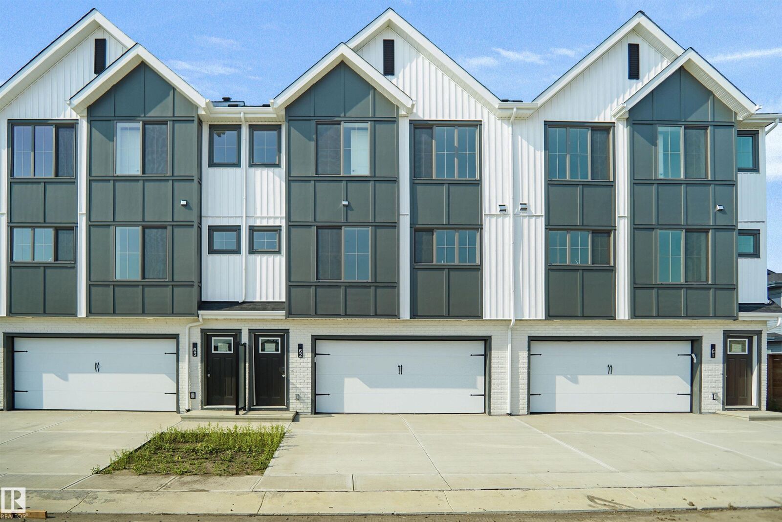 Property Photo: 17319 5 Street NE 62 AB T5Y 4G1
