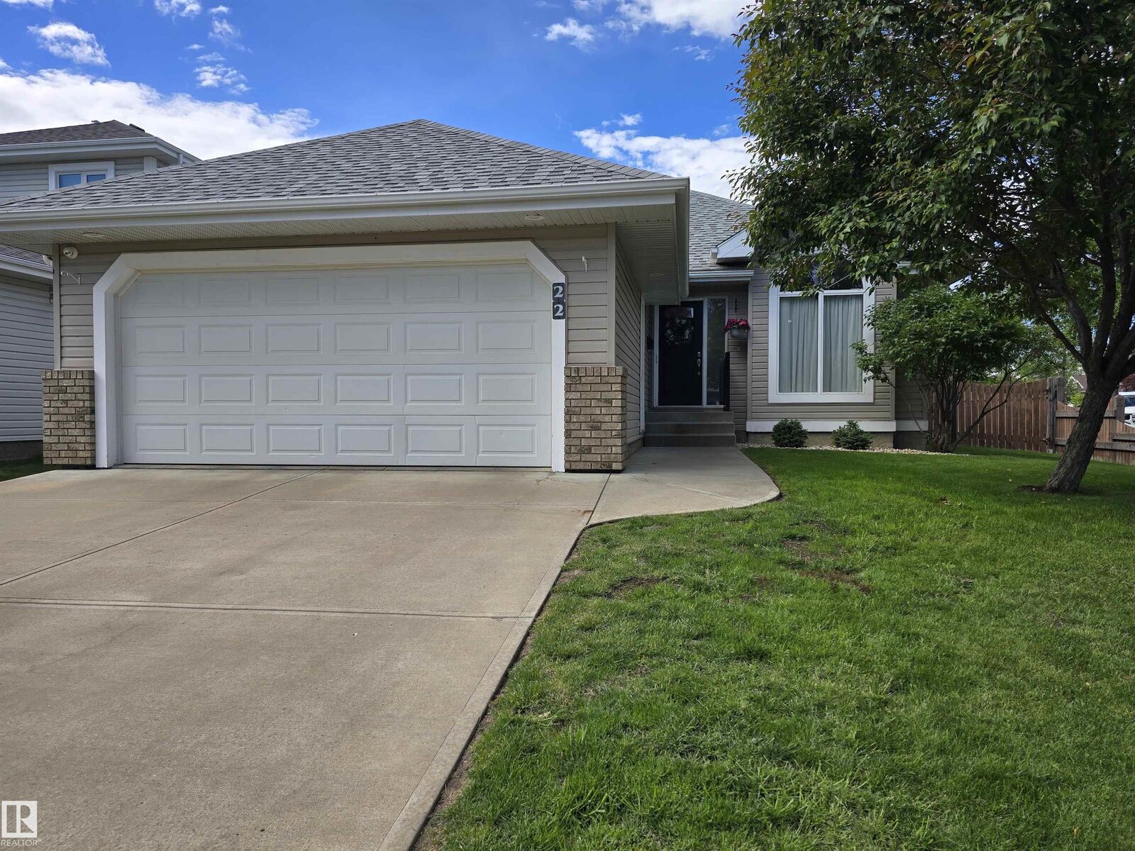 Property Photo:  22 Dunfield Crescent  AB T8N 6R7 