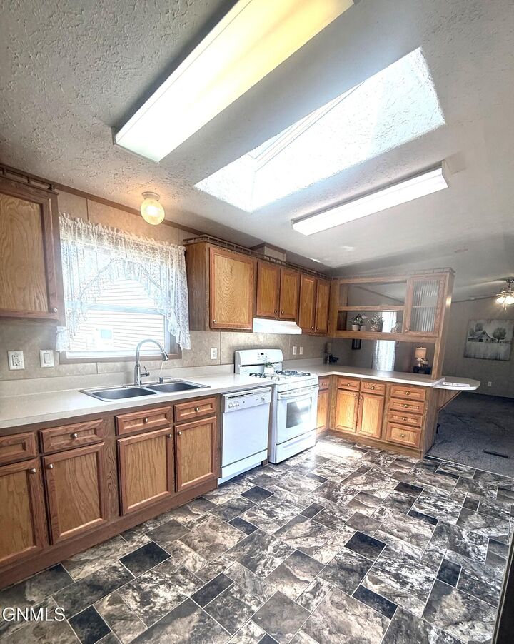 Property Photo:  4807 Trenton Drive  ND 58503 