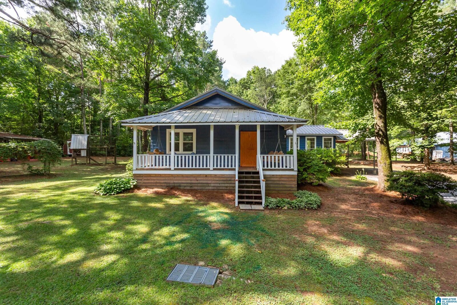 Property Photo: 220 Comanche Street AL 35146