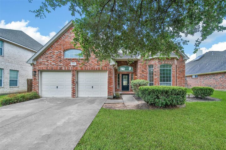 Property Photo: 2803 Falcon Knoll Lane TX 77494